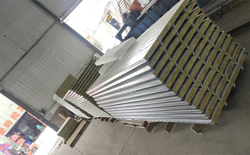 玛沁彩钢夹芯板安装常见问题与解决方案 玛沁彩钢夹芯板安装常见问题与解决方案