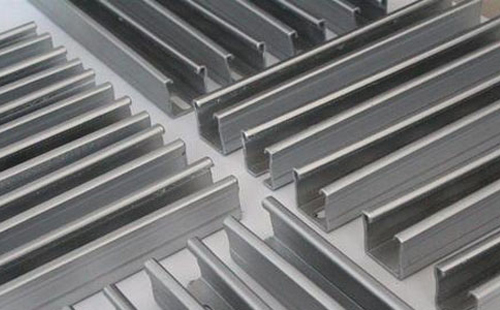 冲孔C型钢:多范畴使用的抱负建材挑选