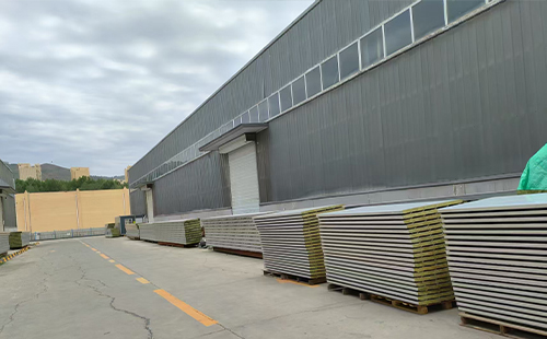 外墙保温用玛沁彩钢岩棉板防火等级选型